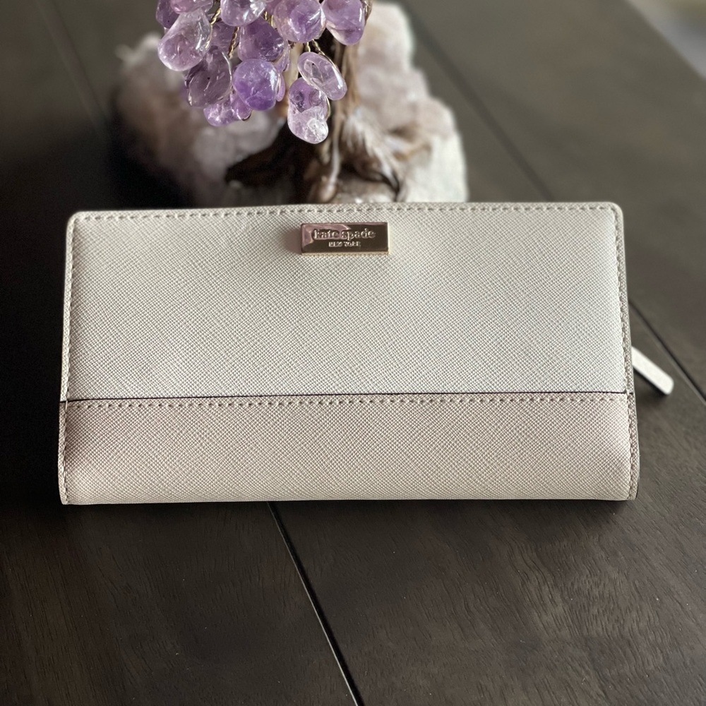 🤩🤩 Kate Spade ♠️ bifold wallet EUC🤩🤩
